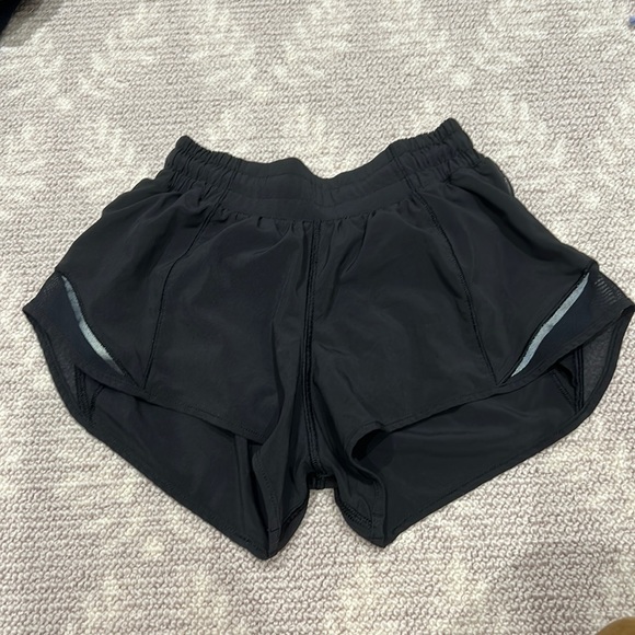 lululemon athletica Pants - Lululemon Hotty Hot Low-Rise Lined Short 2.5"